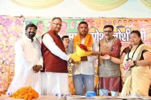 कैबिनेट मंत्री गणेश जोशी