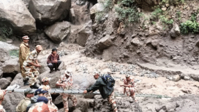 चीन सीमा से पोकलैंड मशीनें एयरलिफ्ट