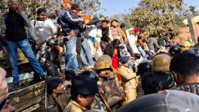 उत्तराखंड की बेटी अंकिता भंडारी को न्याय दिलाने की मुहिम एक बार फिर राजधानी देहरादून की सड़कों पर तेज हो गई है। आज विभिन्न सामाजिक संगठनों और विपक्षी राजनीतिक दलों ने एकजुट होकर विशाल प्रदर्शन किया और सरकार के सामने एक ही मांग रखी— सीबीआई जांच (CBI Inquiry)।