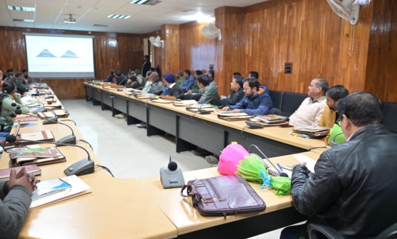 कार्यशाला में बताया गया कि संगणना का उद्देश्य जिले में उपलब्ध लघु, मध्यम एवं वृहद सिंचाई संरचनाओं, विभिन्न जल निकायों तथा प्राकृतिक जल स्रोतों (स्प्रिंग्स) का सटीक, अद्यतन एवं विश्वसनीय डाटा तैयार किया जाना है।