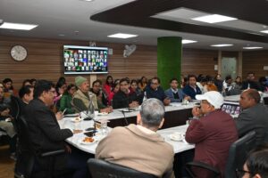 नव वर्ष की पूर्व संध्या पर पावर ट्राँसमिशन कारपोरेशन ऑफ लि0 के प्रबन्ध निदेशक श्री पी0सी0 ध्यानी द्वारा पिटकुल के समस्त कार्मिकों को नव वर्ष की शुभकामानाएं प्रेषित की गयी तथा पिटकुल की उपलब्धियों को कार्मिकों के साथ साझा किया।