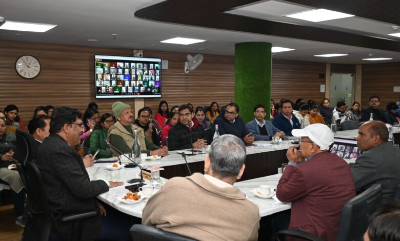 नव वर्ष की पूर्व संध्या पर पावर ट्राँसमिशन कारपोरेशन ऑफ लि0 के प्रबन्ध निदेशक श्री पी0सी0 ध्यानी द्वारा पिटकुल के समस्त कार्मिकों को नव वर्ष की शुभकामानाएं प्रेषित की गयी तथा पिटकुल की उपलब्धियों को कार्मिकों के साथ साझा किया।