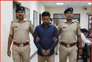 देहरादून जिला प्रशासन ने भ्रष्टाचार के खिलाफ 'जीरो टॉलरेंस' की नीति अपनाते हुए एक बड़ी कार्रवाई की है।