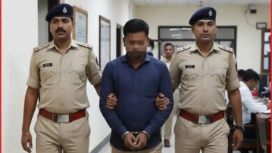 देहरादून जिला प्रशासन ने भ्रष्टाचार के खिलाफ 'जीरो टॉलरेंस' की नीति अपनाते हुए एक बड़ी कार्रवाई की है।