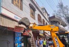 हल्द्वानी में दो बड़ी बिल्डिंगों पर चला बुलडोजर, जानिए क्यों तोड़े जा रहे भवन?