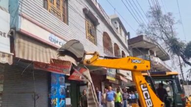 हल्द्वानी में दो बड़ी बिल्डिंगों पर चला बुलडोजर, जानिए क्यों तोड़े जा रहे भवन?