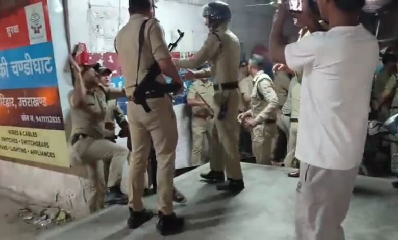 हरिद्वार में बवाल के बाद पुलिस सख्त, 10 नामजद समेत 70 लोगों पर मुकदमा दर्ज